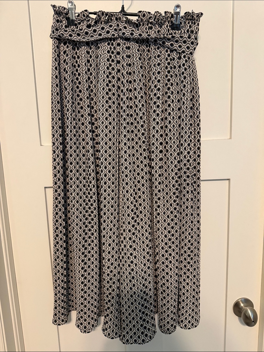 Alice Blue Black and White Pleated Geometric Print GauchoPants with Ruffle Waist - Picture 6 of 7